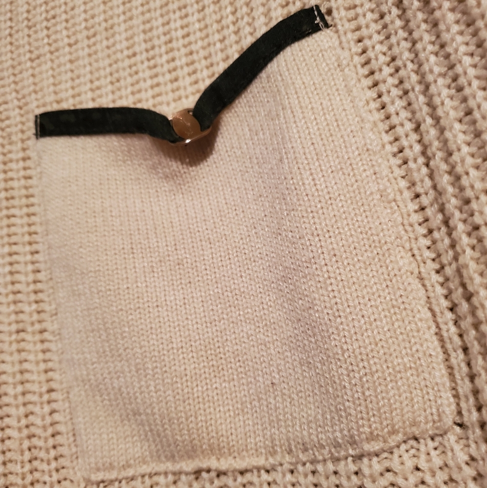 Sweater - Picture 4 of 4